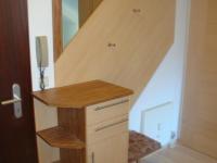 Garderobe mit Spiegel und Sitzgelegenheit