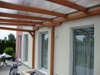 Terrassenüberdachung mit Plastikdach