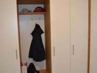 Garderobe mit Schrank