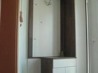 Garderobe in weiß mit Holzrahmen