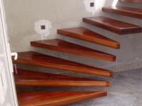 Treppe freitragend