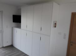Kleiderschrank in weiß 3