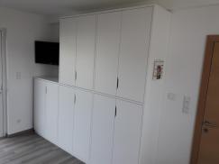 Kleiderschrank in weiß 4
