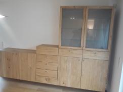 Schrank mit Milchglas Tür 2