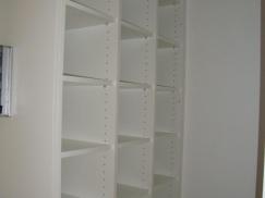Kleiderschrank in weiß 2