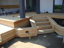 Terrasse mit Treppe unbehandelt