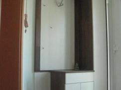 Garderobe in weiß mit Holzrahmen