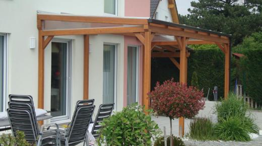Terrassenüberdachung an Haus