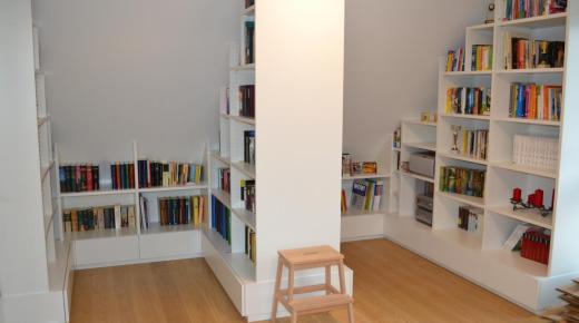 Bücherregal als Raumtrenner