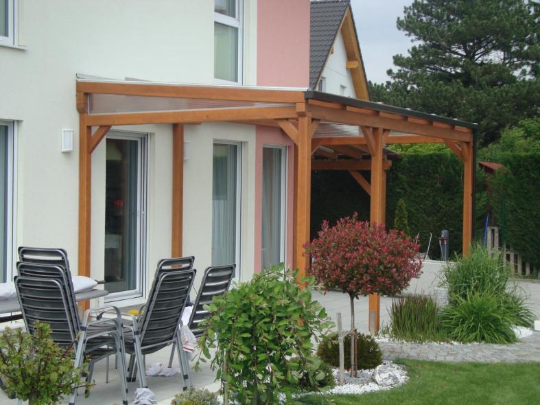 Terrassenüberdachung an Haus 