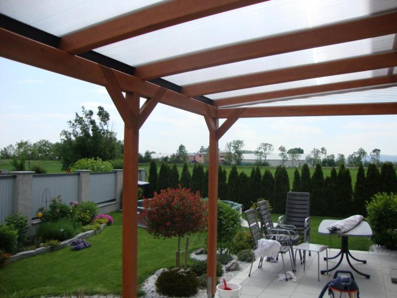 Terrassenüberdachung mit Plastikdach 2