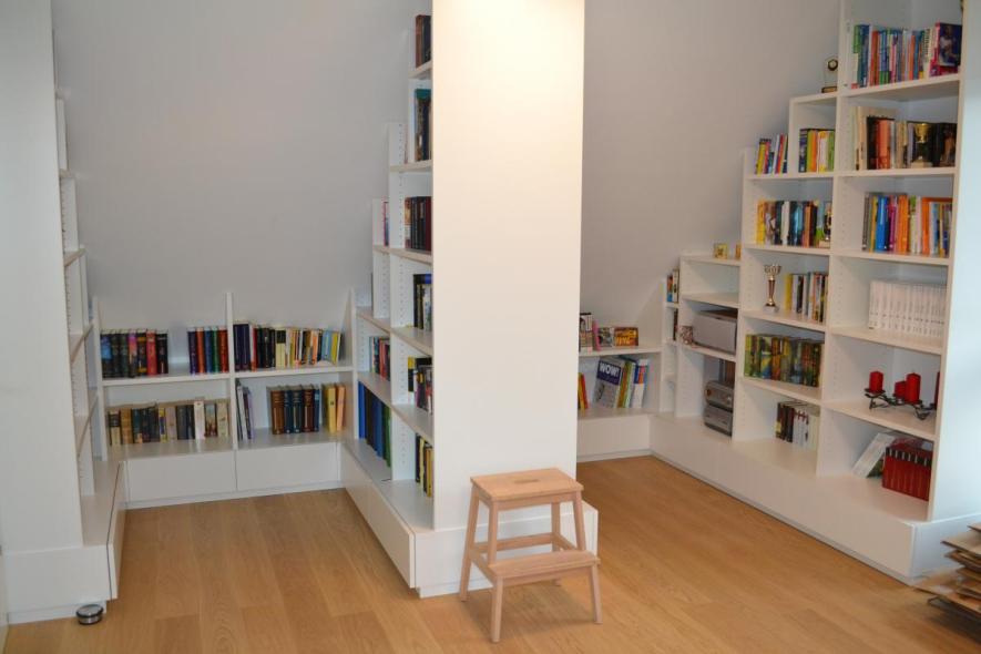 Bücherregal als Raumtrenner
